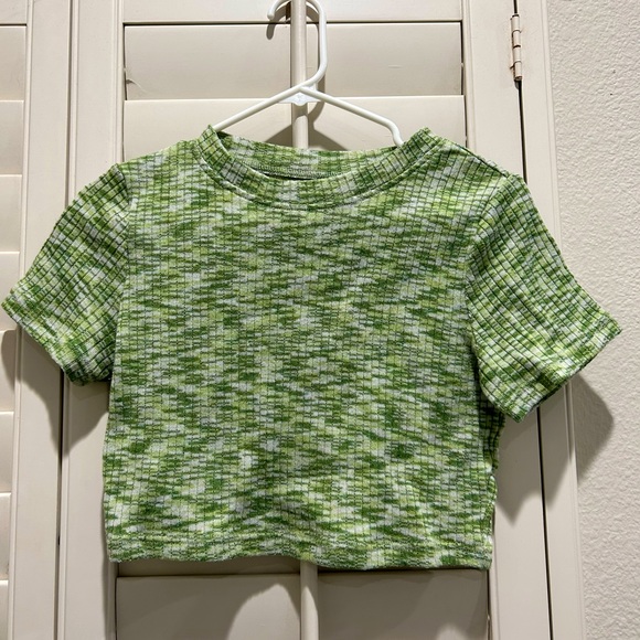 H&M Tops - H&M ribbed crop top